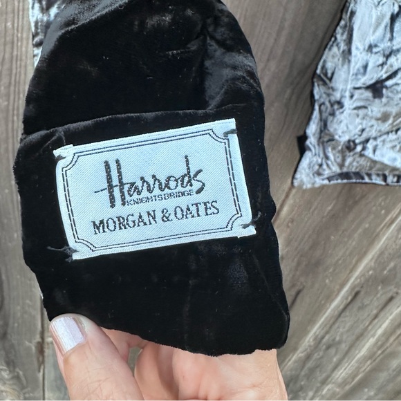 Morgan & Oates Crushed Velvet Scarf Block Color Black Green By Harrods 52”X8.5” - Picture 3 of 5